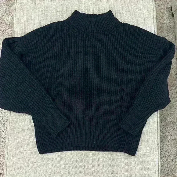 H&M Puff Sleeve Sweater - Picture 1 of 5